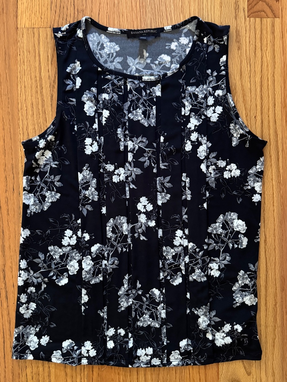 Banana Republic Black and White Floral Pleated Sleeveless Camisole